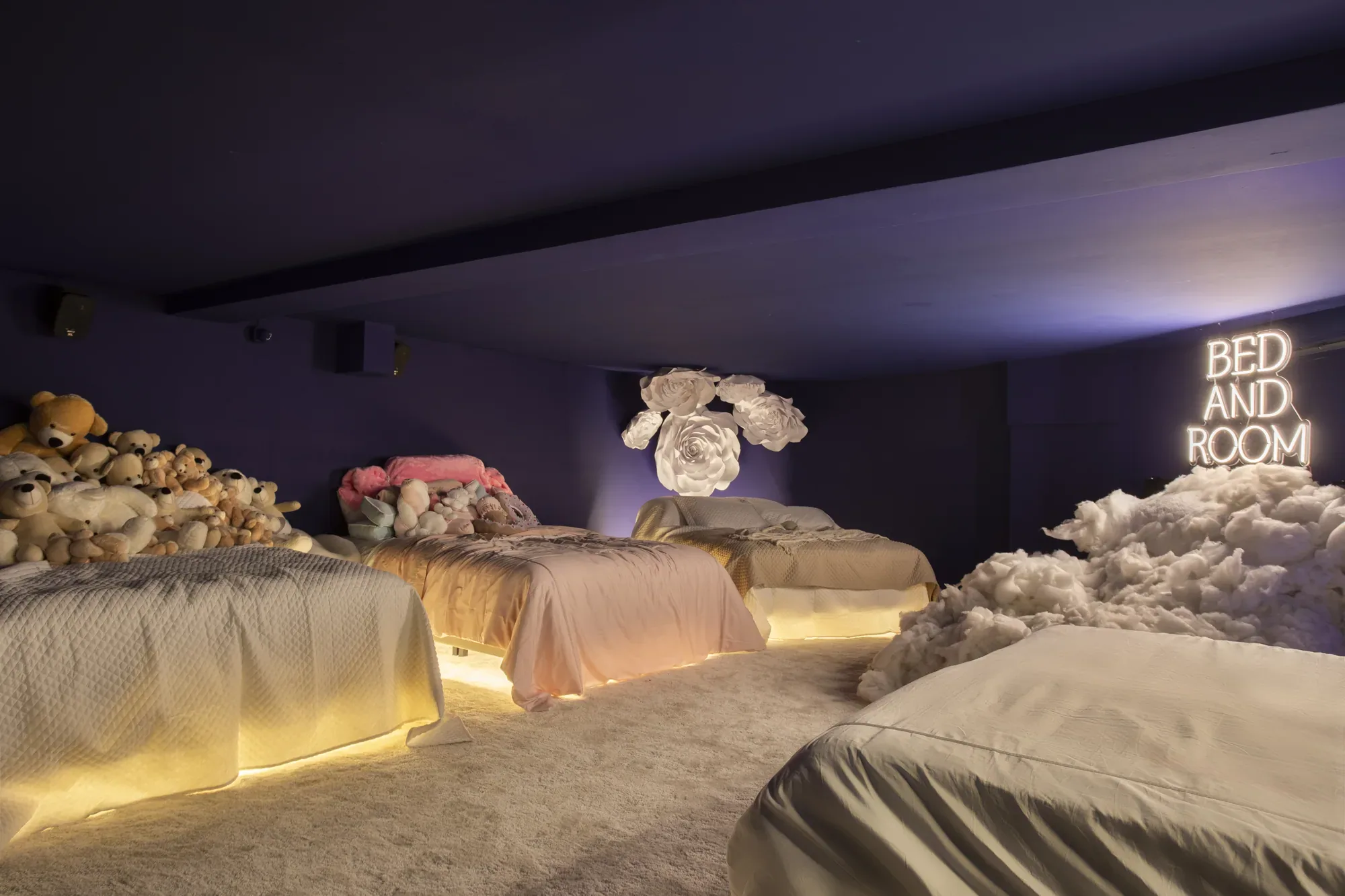 Chris Ayrosa — Cenografia — Mostra Bed and Room 2024